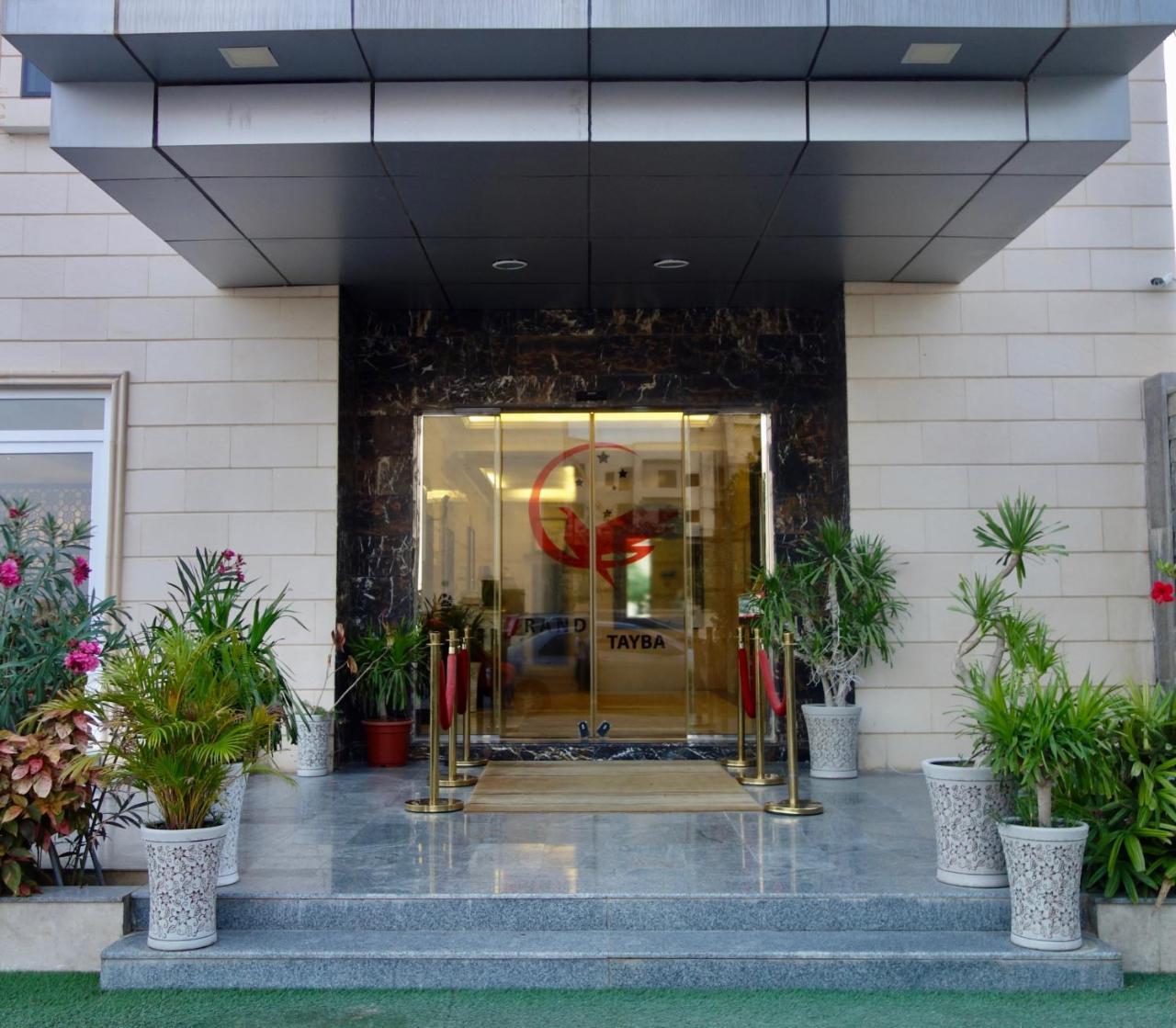 Grand Tayba Hotel Салала Екстер'єр фото