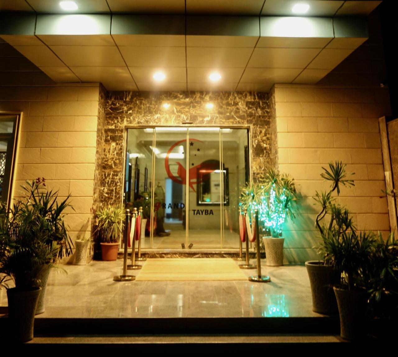 Grand Tayba Hotel Салала Екстер'єр фото
